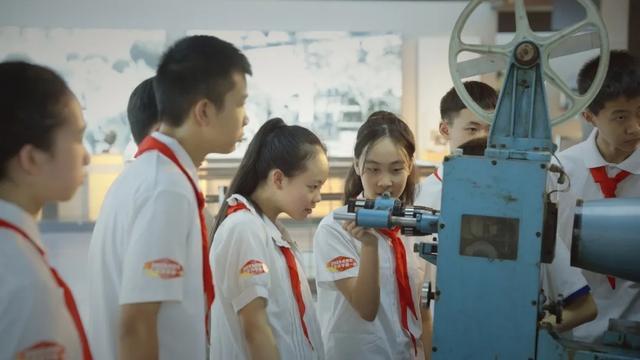 笃行青春路 奋发筑脊梁丨成都市开学第一课开讲啦(图5)