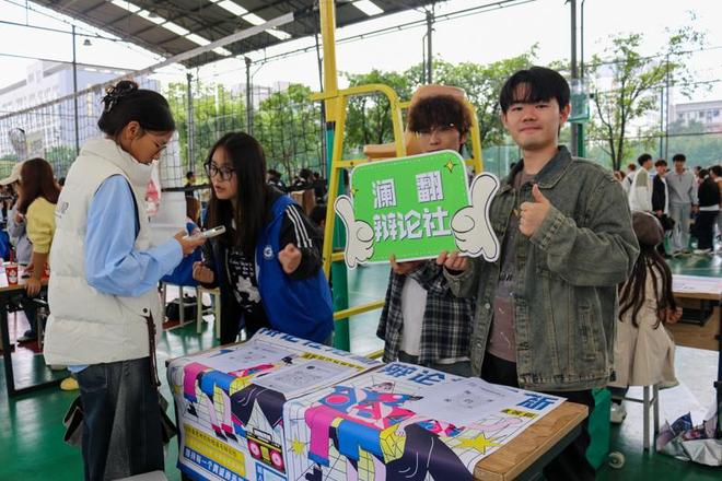 青春集结梦想启航!重庆工程学院双桥校区社团招新燃动校园(图3) 青春集结梦想启航!重庆工程学院双桥校区社团招新燃动校园(图3)